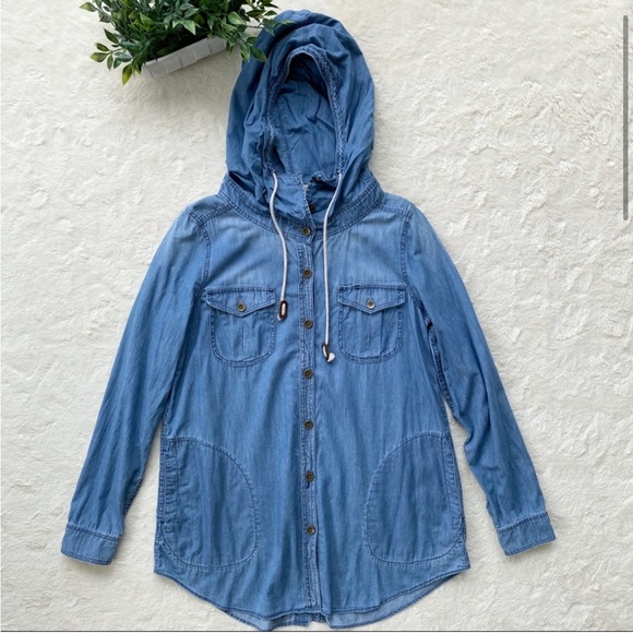 Holding Horses Anthropologie Chambray Denim Hooded Button Up - Picture 4 of 7